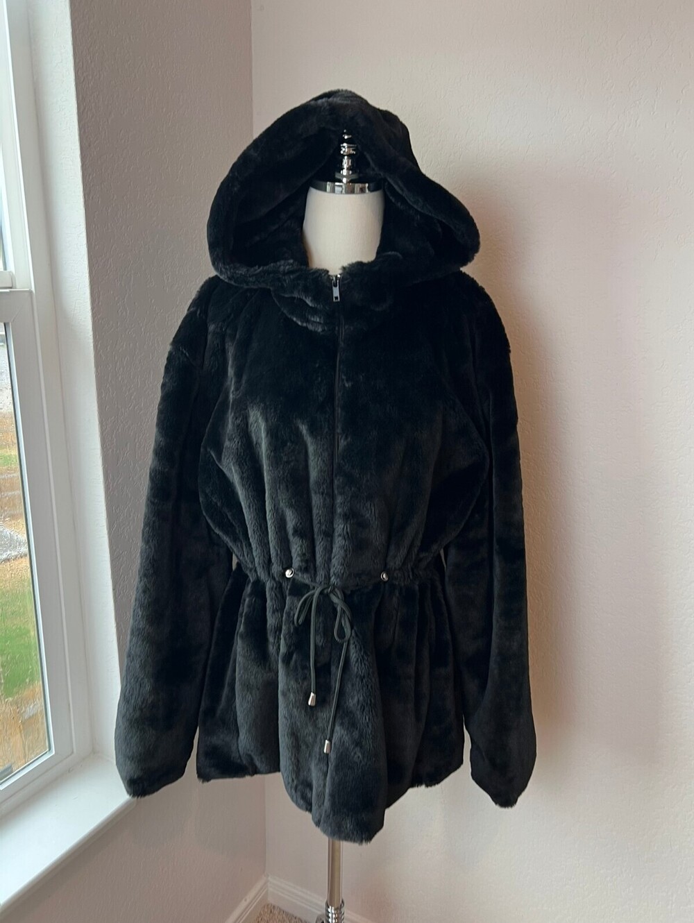XOXO Y2K Black Faux Fur Hooded Jacket with Drawstring Waist size Large